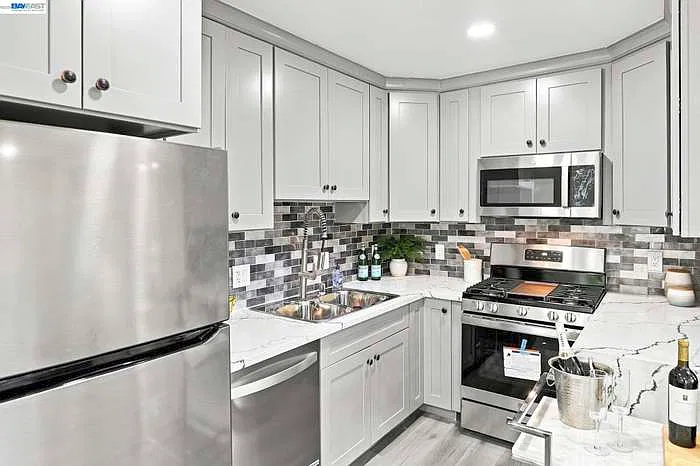 40071 Leslie St — Photo 3