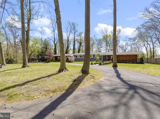 29 Oriole Way, Moorestown, NJ 08057