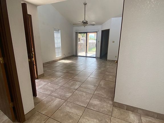 3rd image of 1679-1697 Ash Ave #1679