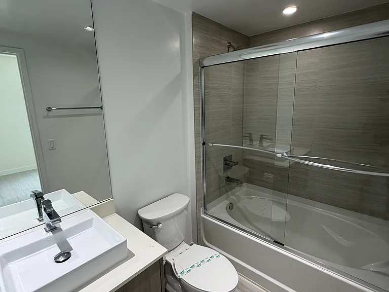 445 NE 39th St #304 — Photo 7