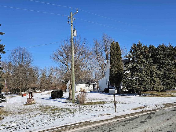 2nd image of 865 Deckerville Rd