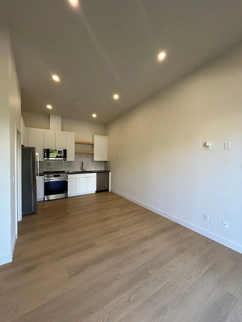 520 Columbia Street — Photo 4