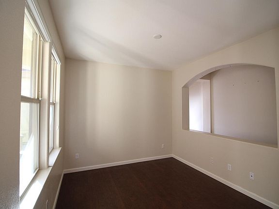 2nd image of 665 Sweet Bay Cir