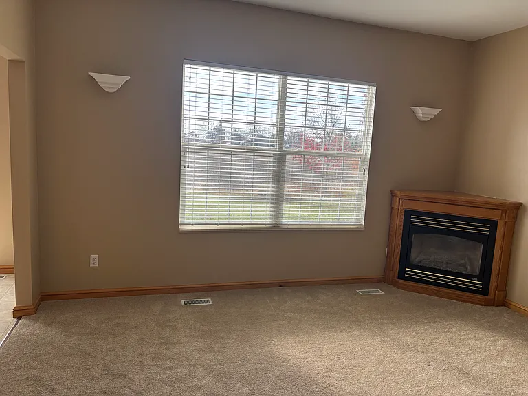 E Greenwood Dr — Photo 13