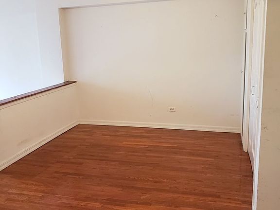 4th image of 465 E 7th St APT 4B