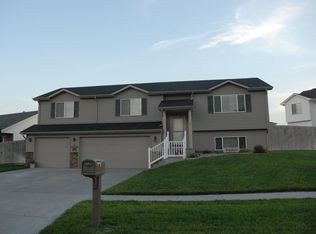 7201 N Steamboat Dr, Lincoln, NE 68521