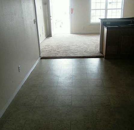 4th image of 2105 Greenbrier Cir