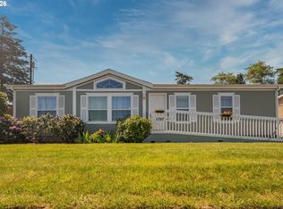 1707 13th St, North Bend, OR 97459