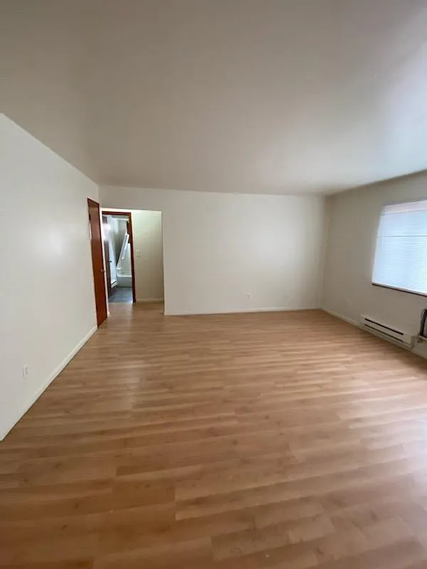 2 bed, 800 sqft, $1,600 — Photo 2