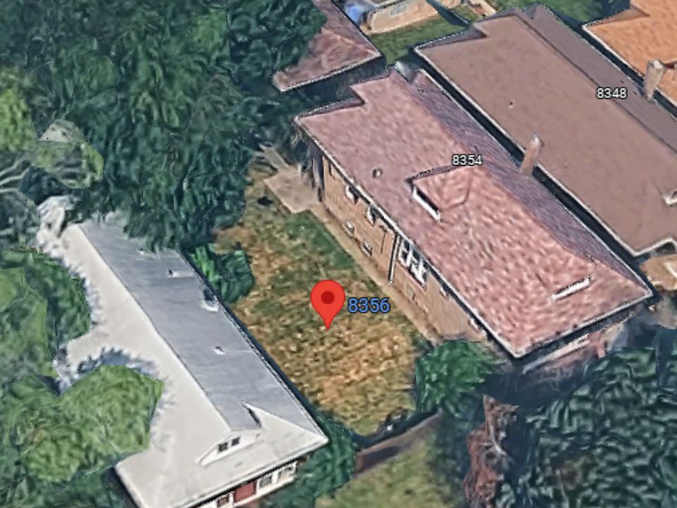 2nd image of 8356 S Paxton Ave