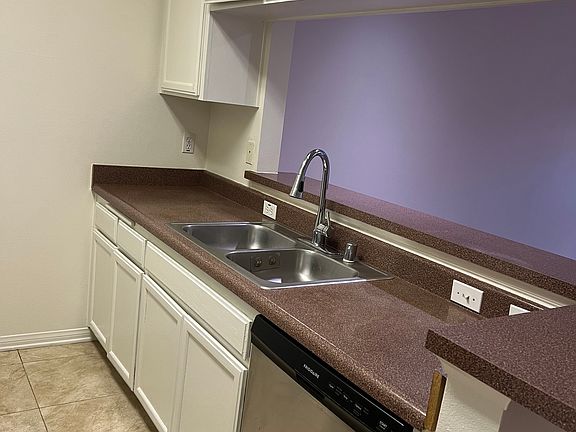 5th image of 15332 Weddington St APT 11