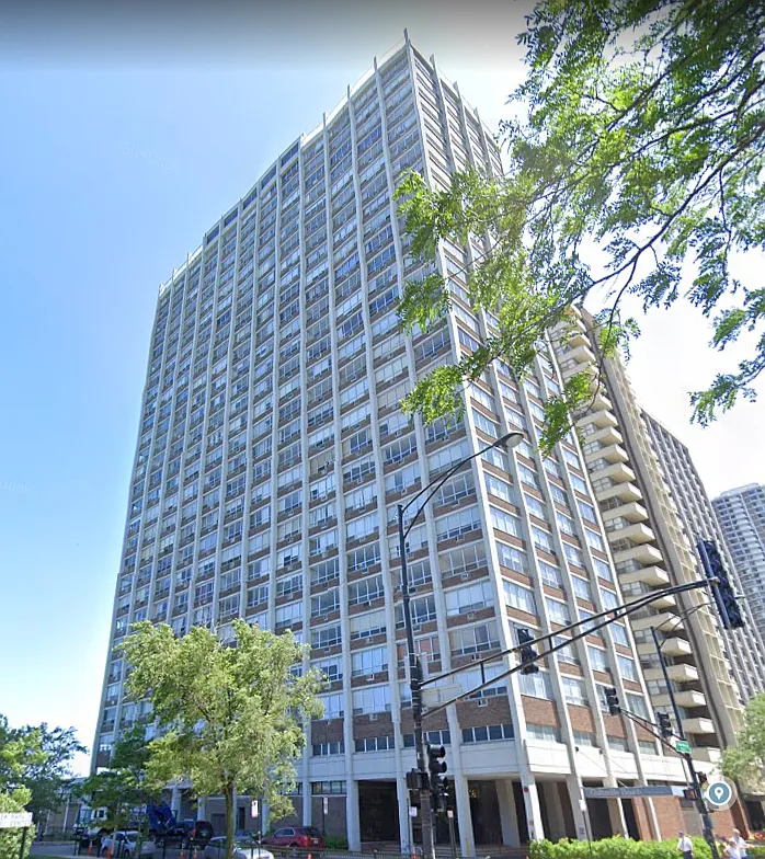 Building Photo - 6171 N Sheridan Rd #1001