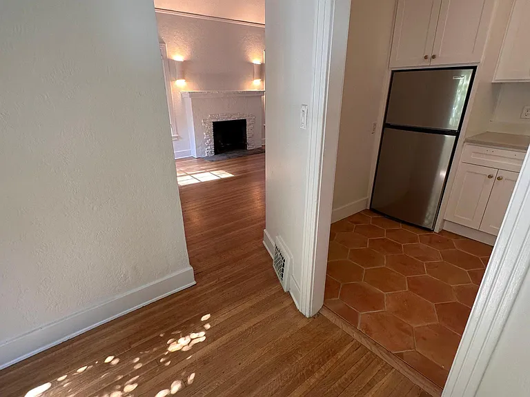 2074 Paramount Dr — Photo 25