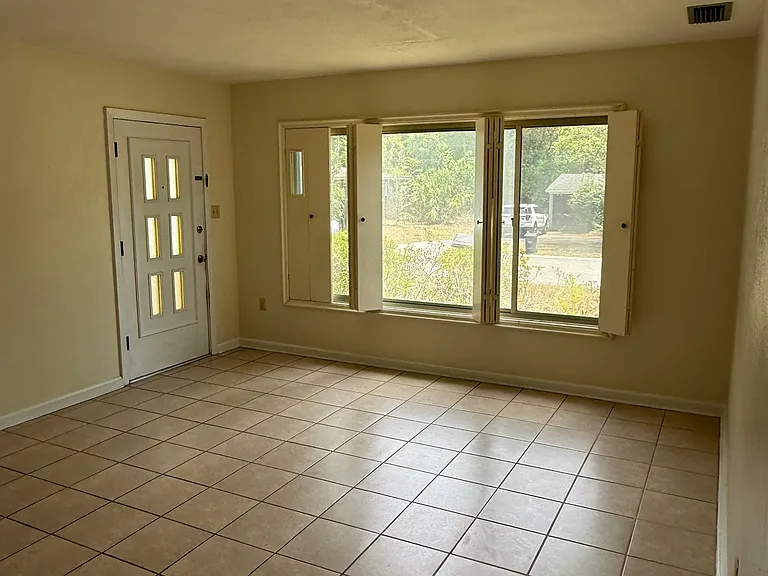 518 NW 34th Dr — Photo 3