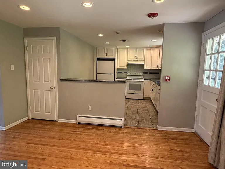 319 Meetinghouse Ln — Photo 8