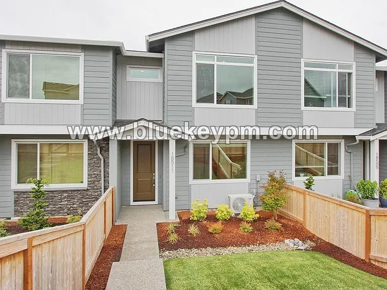 18511 NE 44th Ave — Photo 1