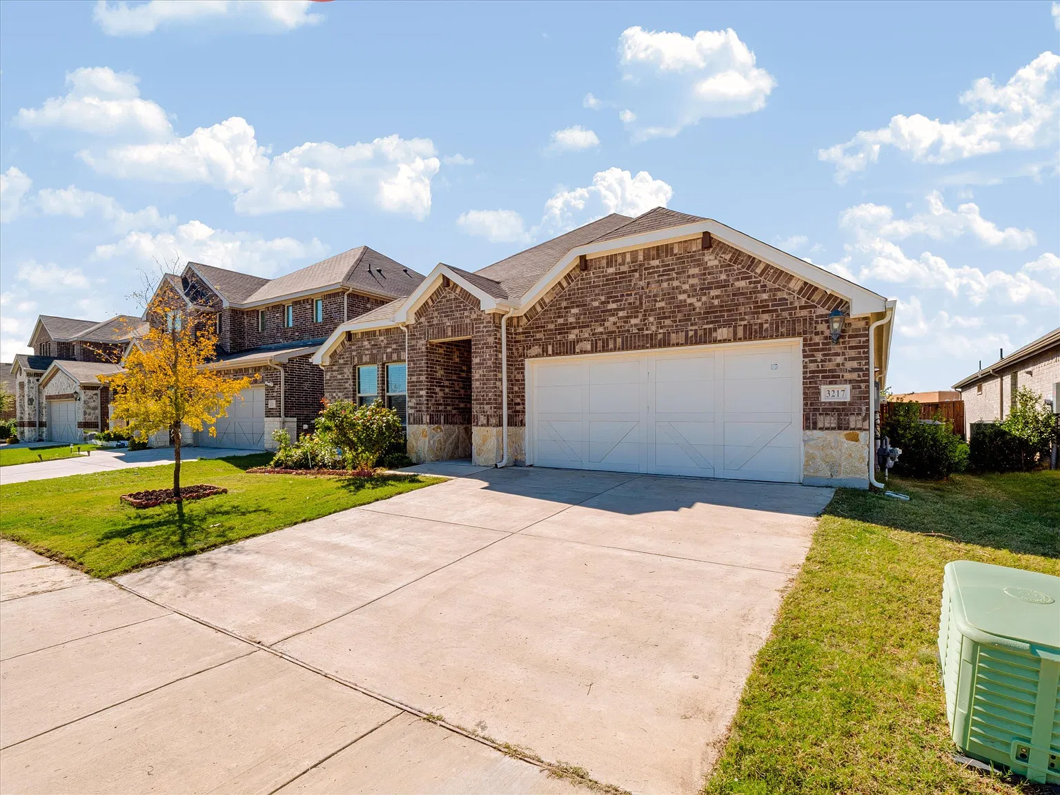 4 bed, 2260 sqft, $2,500 — Photo 2