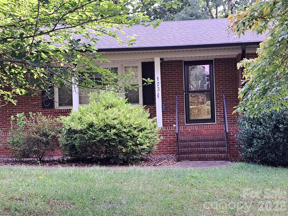 1st image of 123 Softwind Ln
