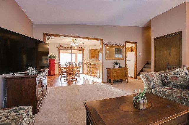 1st image of 690 Clearbrook Ln