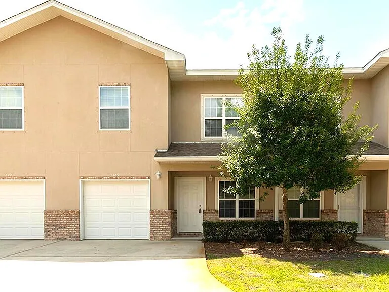 1469 Bentley Cir — Photo 1