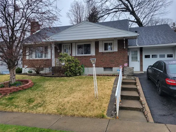 2803 Crescent Dr, Endwell, NY 13760