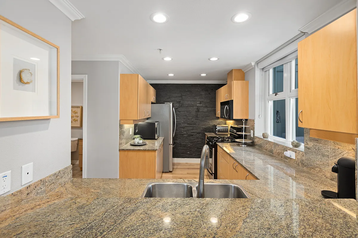 2 bed, 2.5 bath, 1659 sqft, $7,000 — Photo 4