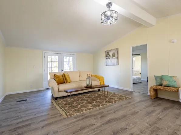 400 Billy Goat Hill Rd, Hopkinsville, KY 42240