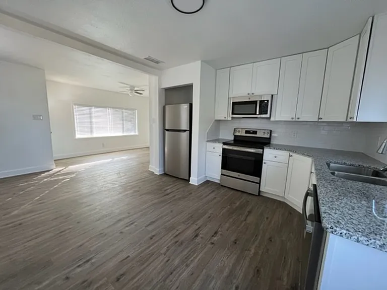 734 S Crockett Dr — Photo 7