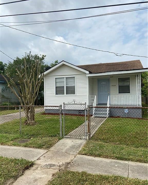 1st image of 520 Silver Lily Ln