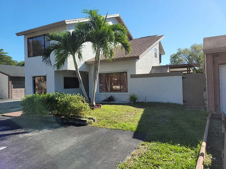 9807 SW 147th Ct — Photo 2