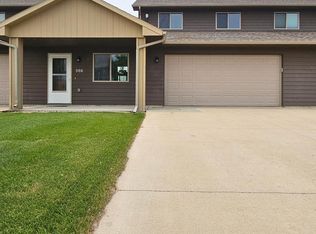 906 Villa Dr, Aberdeen, SD 57401