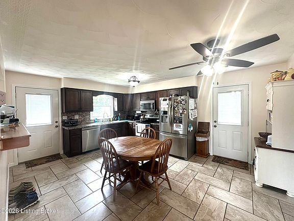 5th image of 110 Pineview Dr