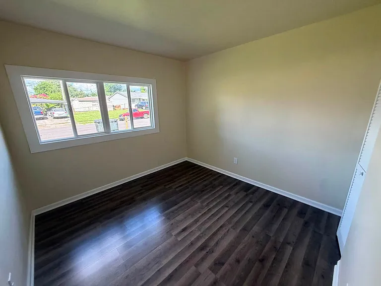 1105 Spruce Dr — Photo 5