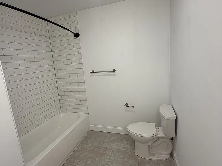 105 William St #406 — Photo 6