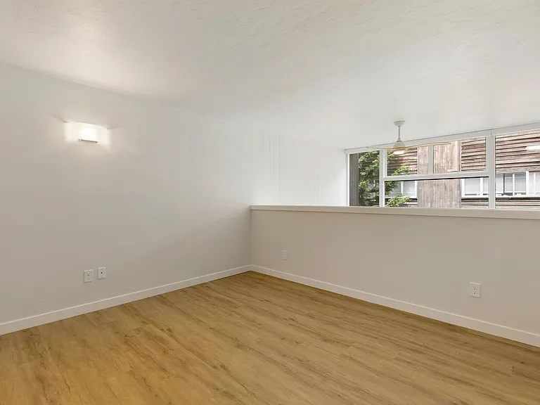 Thunderbird Apartments — Photo 20