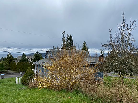4th image of 1036 Puget Dr SE