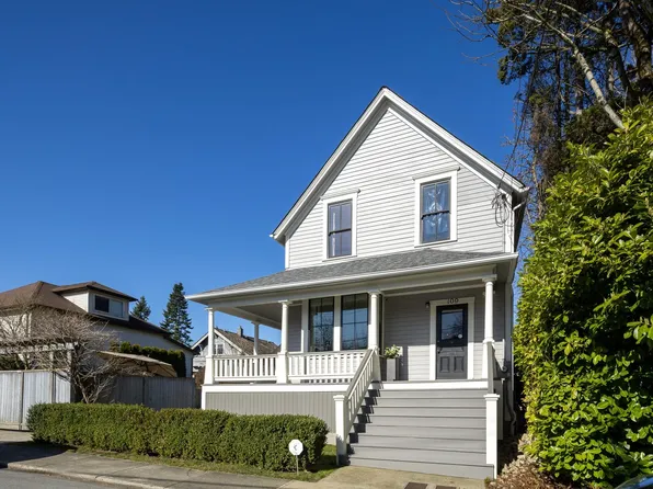 109 Oakland St, New Westminster, BC V3L 1P5