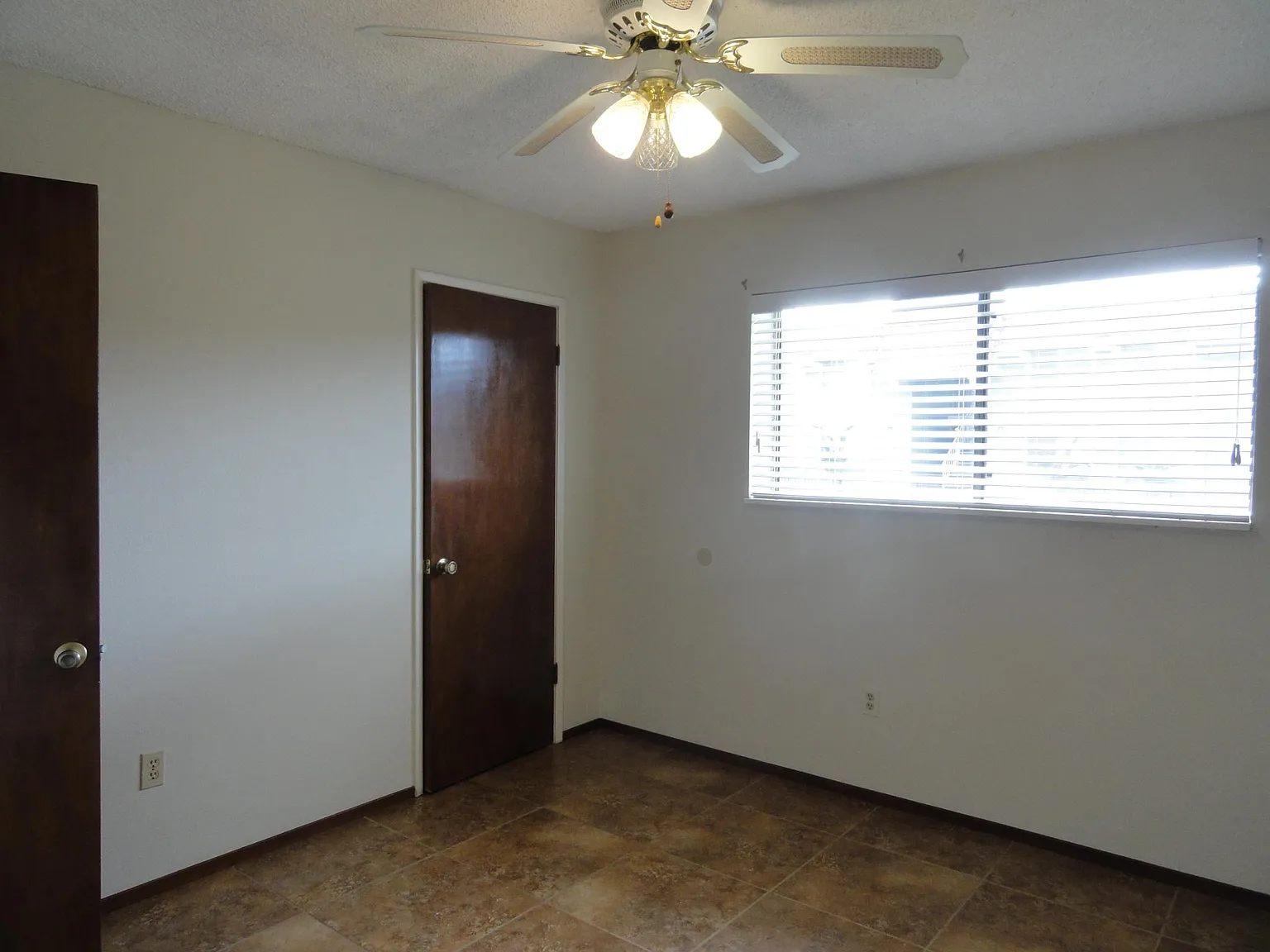 1377 McNary Cir — Photo 2