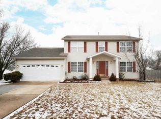 1802 Forest Trace Dr, O'Fallon, MO 63368
