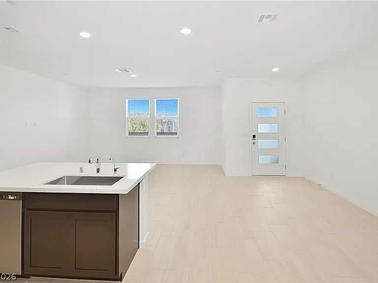 254 Walsh Peak Ave — Photo 8