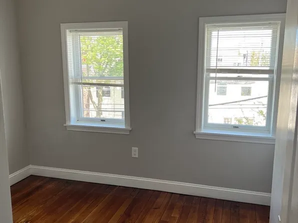 191 Everett St APT 2, Boston, MA 02128