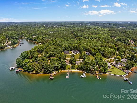5th image of 267 Tennessee Cir