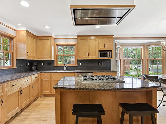 4th image of 4820 Dowling St