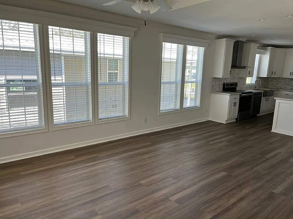 3 bed, 2.0 bath, 1682 sqft, $1,995 — Photo 3
