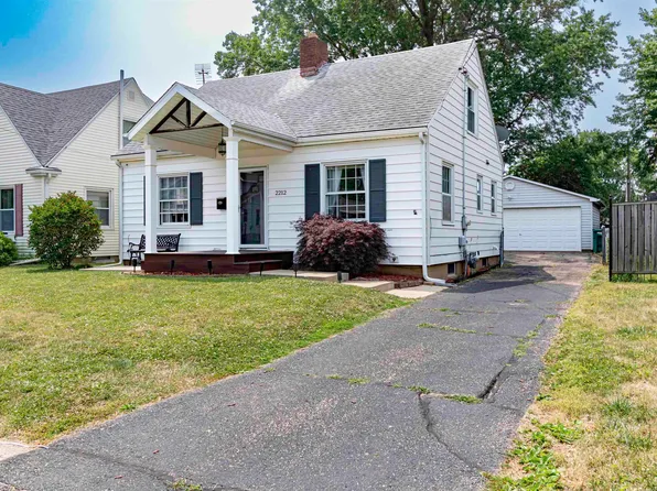 2212 W Alice Ave, West Peoria, IL 61604