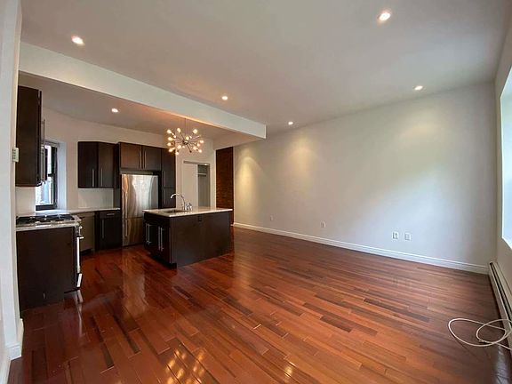 3rd image of 163 W 80th St #F5