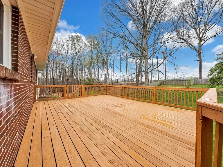 2532 Beechwood Ln — Photo 3
