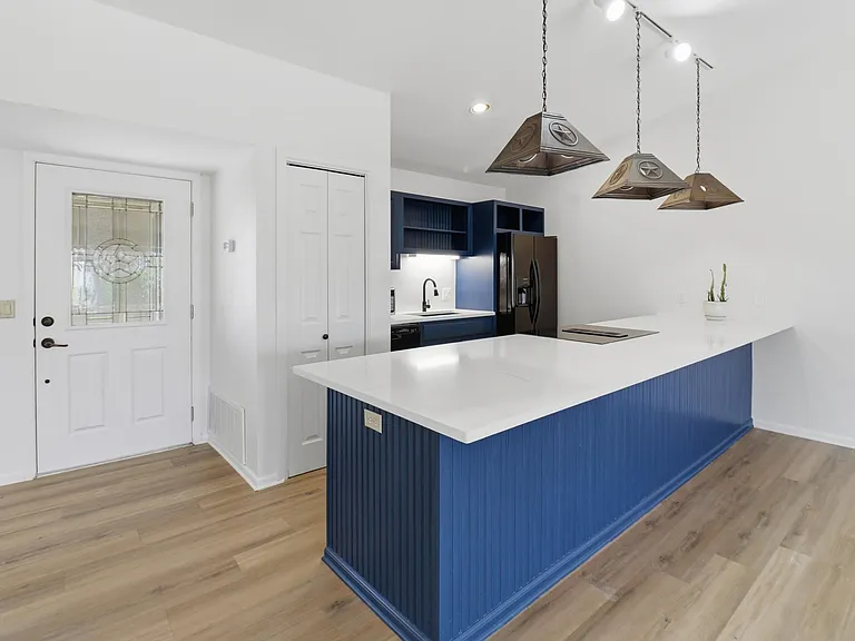 100 Bay Point Dr #3 — Photo 6