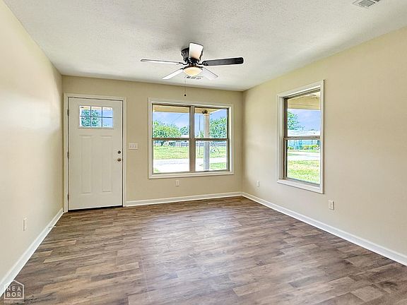 3rd image of 812 Ellis Ave