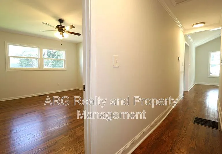 1095 Ira St SW — Photo 11